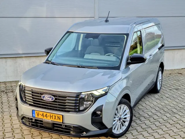 Ford Transit Courier 1.0 EcoBoost Limited 2024 Benzine 19
