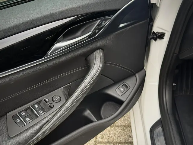 BMW 5 Serie Touring 520i High Executive 2018 Benzine 27