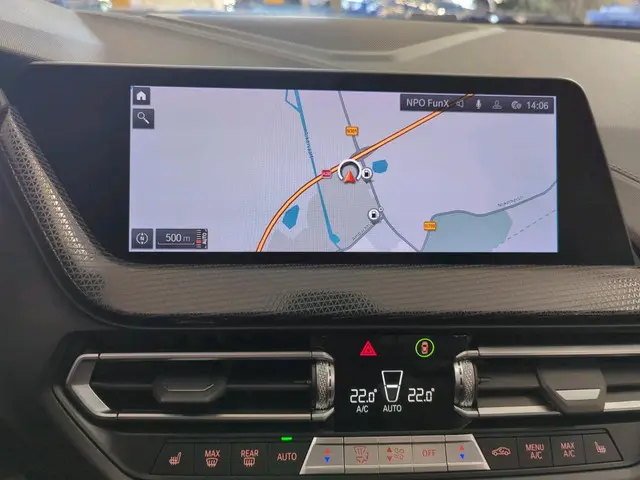 BMW 1 Serie 120i Business Edition Plus 2021 Benzine 7