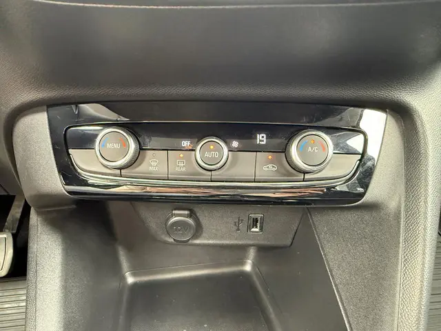 Opel Corsa-e Elegance 50 kWh (SOH 95,3%) 2021 Elektrisch 29