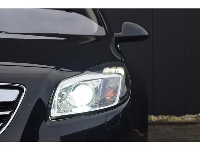 Opel Insignia 2.0 T 221pk Cosmo 2013 Benzine 16