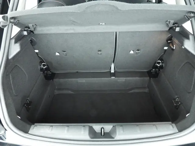 MINI 5-Deurs Cooper 2023 Benzine 9