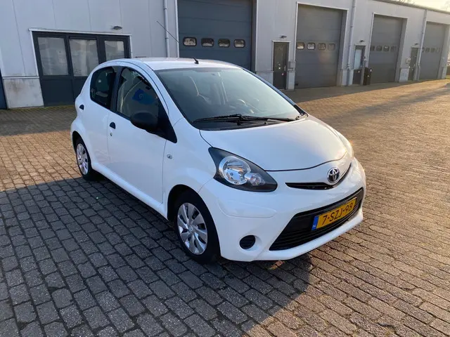 Toyota Aygo 1.0 VVT-i Now 2014 Benzine 7