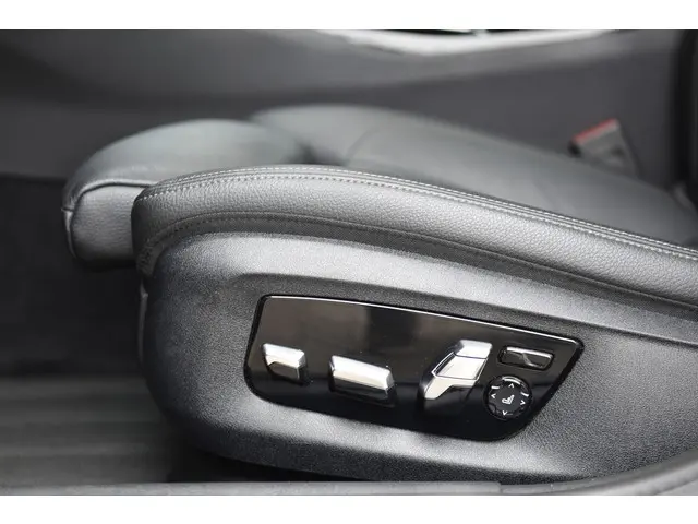 BMW 5 Serie Touring 520i High Executive 2018 Benzine 12