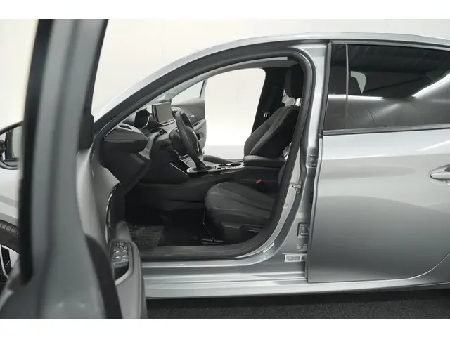 Peugeot 208 PureTech 100 Allure 2024 Benzine 28