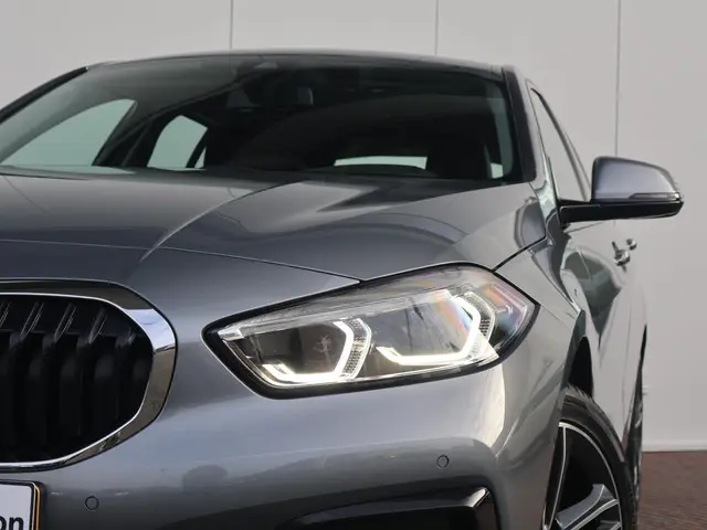 BMW 1 Serie 118i Introduction Edition 2023 Benzine 2