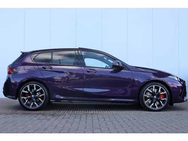 BMW 1 Serie 120 M Sport Design Edition 2025 Benzine 4