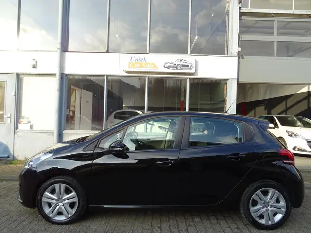 Peugeot 208 1.2 PureTech Signature 2019 Benzine 2