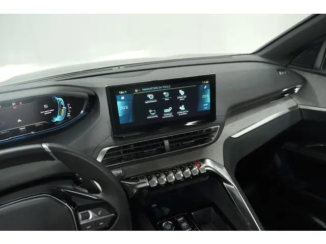 Peugeot 3008 HYbrid4 300 GT 2023 Hybride Benzine 51