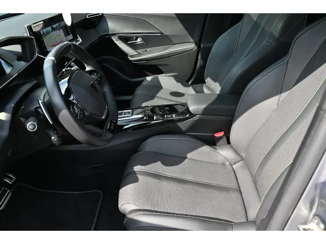 Peugeot 2008 1.2 Hybrid 136 GT 2024 Hybride Benzine 19