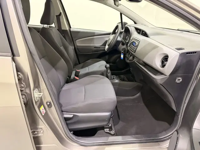 Toyota Yaris HB 1.0 VVT-i Aspiration 2017 Benzine 19