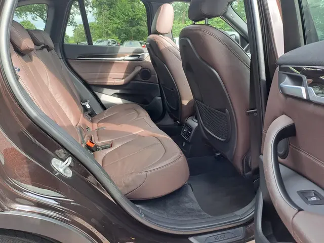 BMW X1 sDrive18i High Executive 2017 Benzine 26