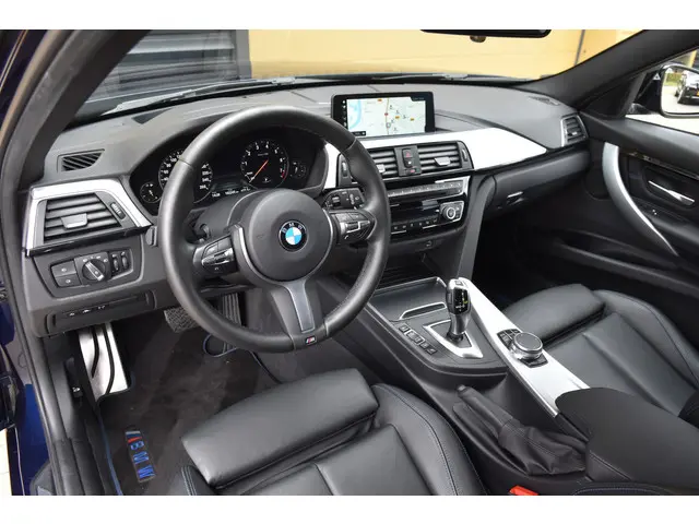 BMW 3 Serie Touring 320i M Sport Edition 2018 Benzine 10