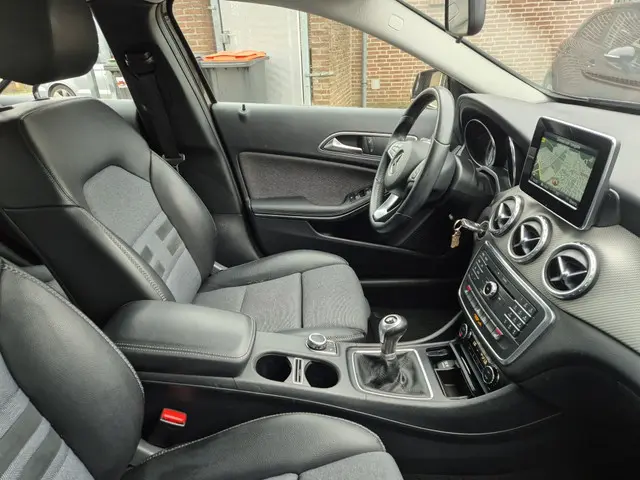 Mercedes-Benz GLA 200 Ambition 2015 Benzine 2