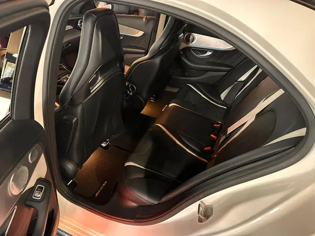 Mercedes-Benz C-Klasse AMG 63 S 2016 Benzine 25