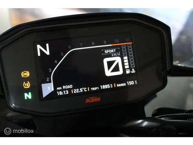 KTM 890 Duke R ABS Red Bull Verstappen 2022 Benzine 7