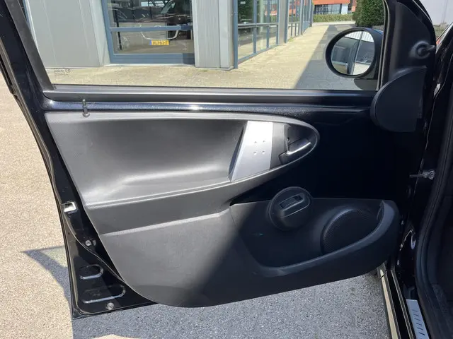 Peugeot 107 1.0 Black & Silver 2013 Benzine 8