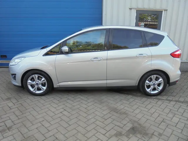 Ford C-MAX 1.0 Titanium APK TREKHAAK 2013 Benzine 3