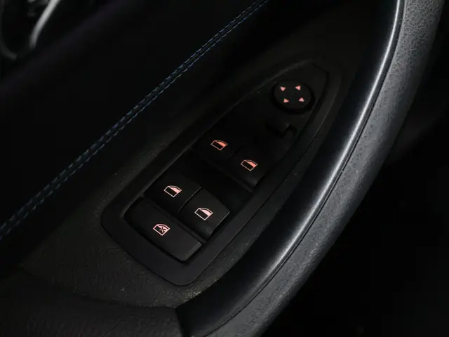 BMW X1 sDrive20i High Executive Edition 2021 Benzine 24