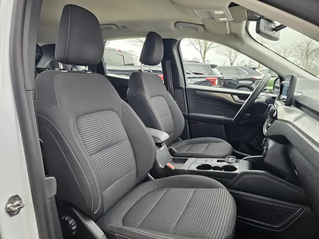 Ford Kuga 2.5 PHEV Titanium 2022 Hybride Benzine 9