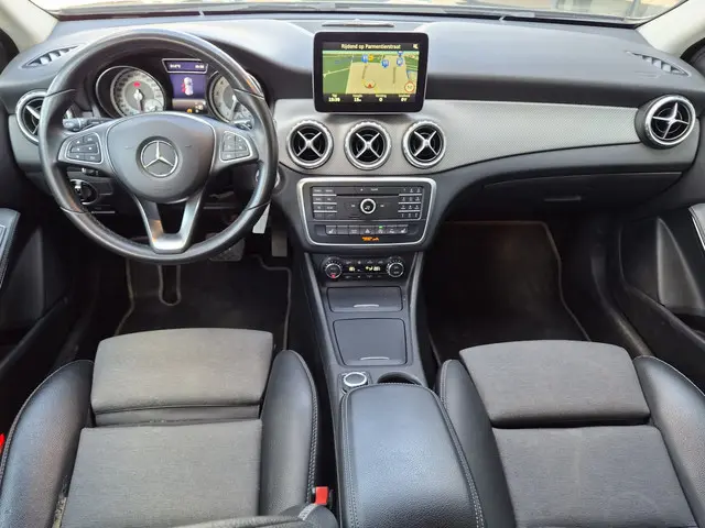 Mercedes-Benz GLA 200 Prestige 2017 Benzine 14