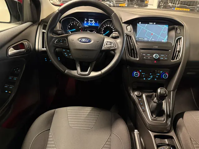 Ford Focus 1.0 Titanium Navi|Trekhaak|PDC! 2018 Benzine 15