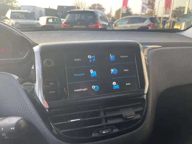 Peugeot 208 1.2 PureTech Signature 2019 Benzine 10