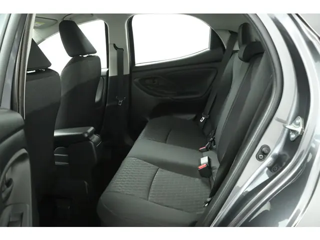 Toyota Yaris 1.5 Hybrid Dynamic 2022 Hybride Benzine 18