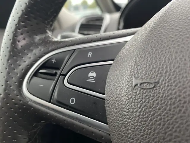 Renault Espace 1.6 TCe Initiale Paris 7p. 2017 Benzine 28