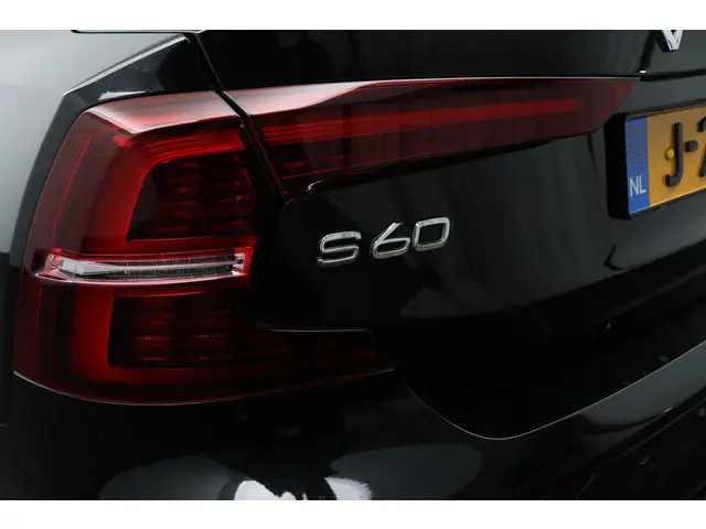 Volvo S60 2.0 T4 R-Design 2020 Benzine 41