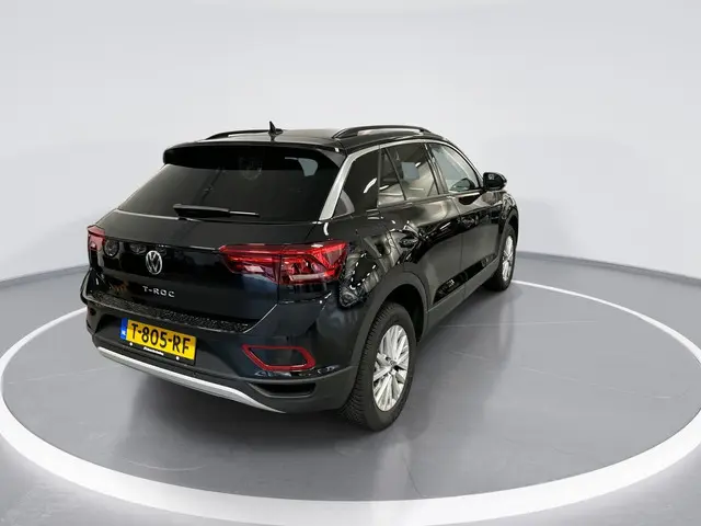 Volkswagen T-Roc 1.5 TSI 150pk DSG Life 2023 Benzine 3