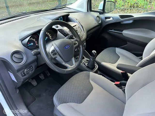 Ford Tourneo Courier 1.0 Titanium 2014 Benzine 7