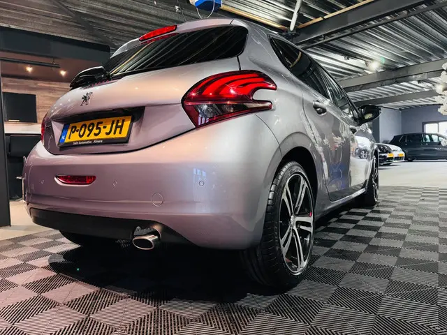 Peugeot 208 1.2 PureTech GT-Line 2019 Benzine 10