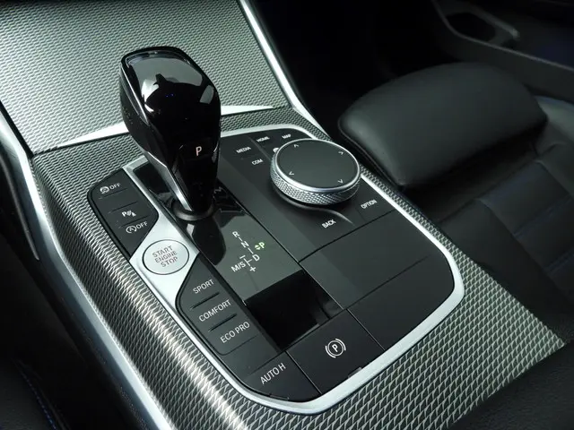 BMW 3 Serie Touring 318i 2022 Benzine 16