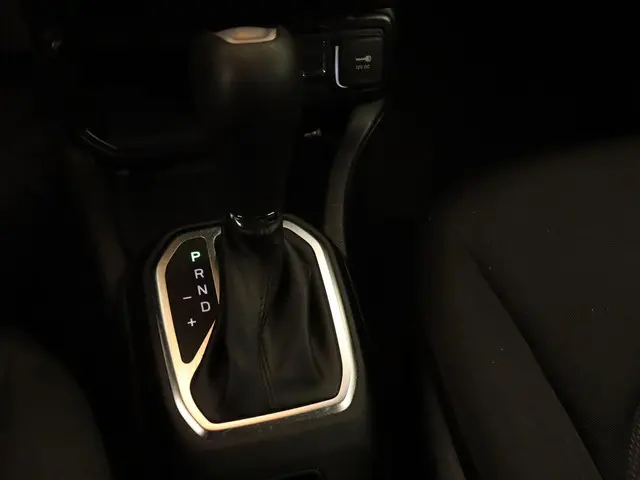 Jeep Renegade 1.3T DDCT Longitude 2020 Benzine 26