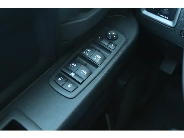 Dodge Ram 1500 5.7 V8 4x4 CREW CAB 2024 LPG/Gas 28