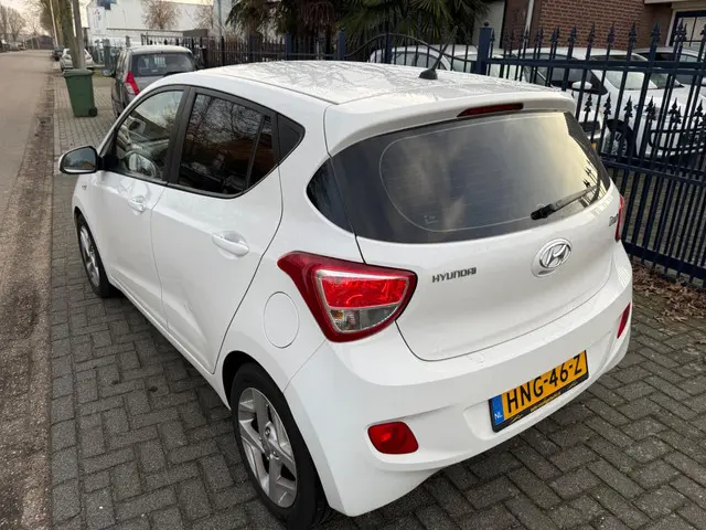 Hyundai i10 1.0i i-Motion 2015 Benzine 4