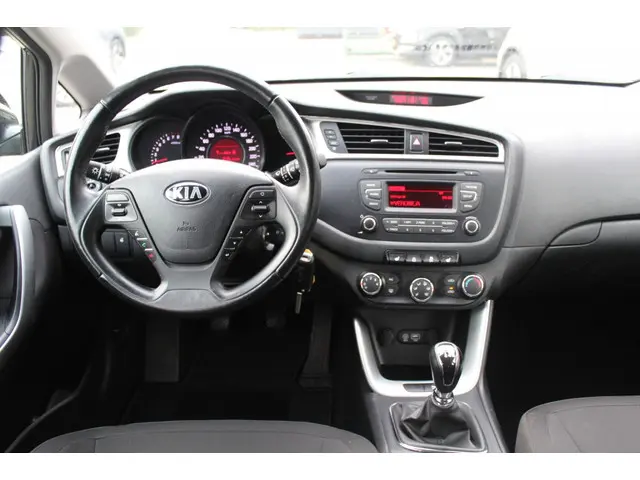 Kia cee'd 1.4 MPi ComfortLine Plus 2016 Benzine 14