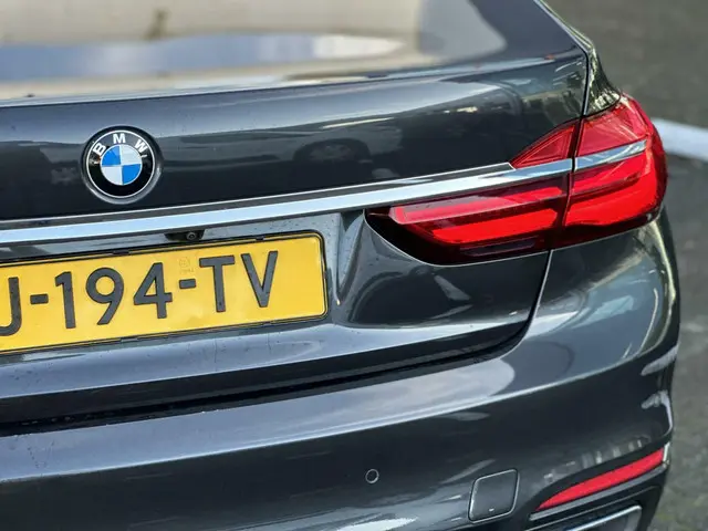 BMW 7 Serie 750i xDrive High Executive 2016 Benzine 30