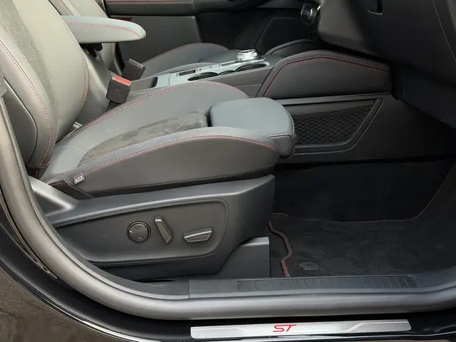 Ford Kuga 2.5 PHEV ST-Line X 2025 Hybride Benzine 35