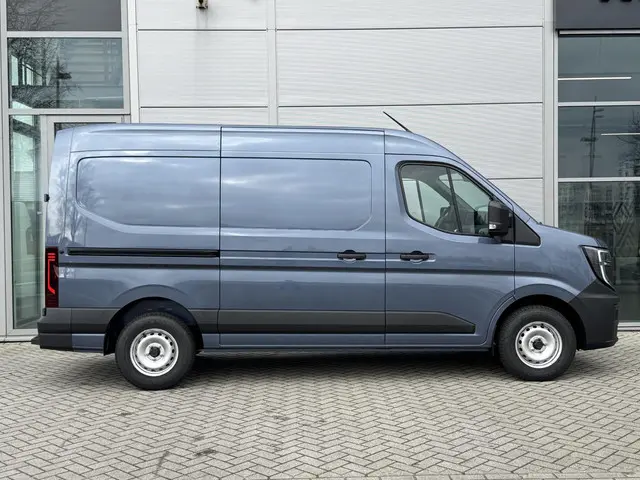 Renault Master T35 2.0 dCi 130 L2H2 Start 2024 Diesel 23