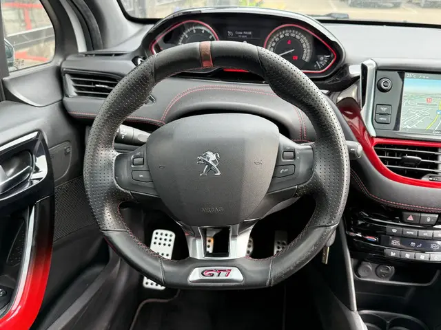 Peugeot 208 1.6 THP GTi 2014 Benzine 13