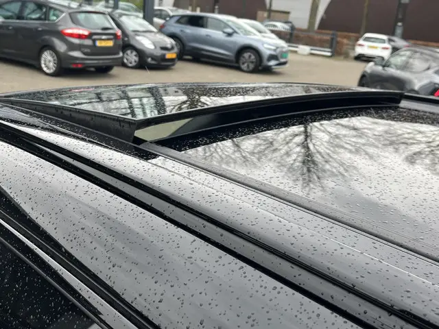 Volvo XC60 2.0 B4 R-Design 2021 Benzine 37