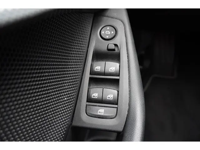 BMW 1 Serie 118i Business Edition 2021 Benzine 14