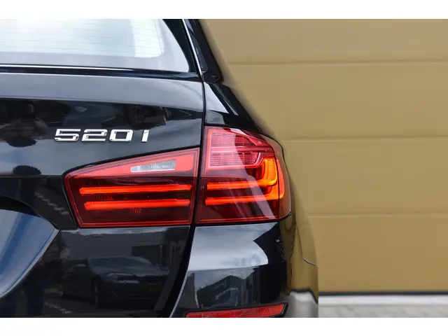 BMW 5 Serie Touring 520i Executive 2016 Benzine 9