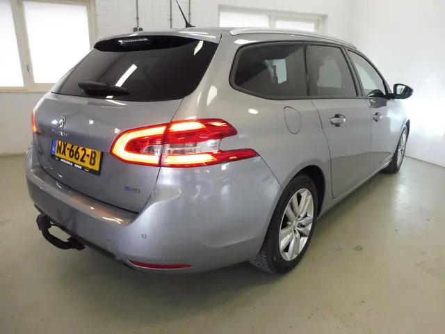 Peugeot 308 SW 1.2 PureTech Blue Lion 2017 Benzine 2