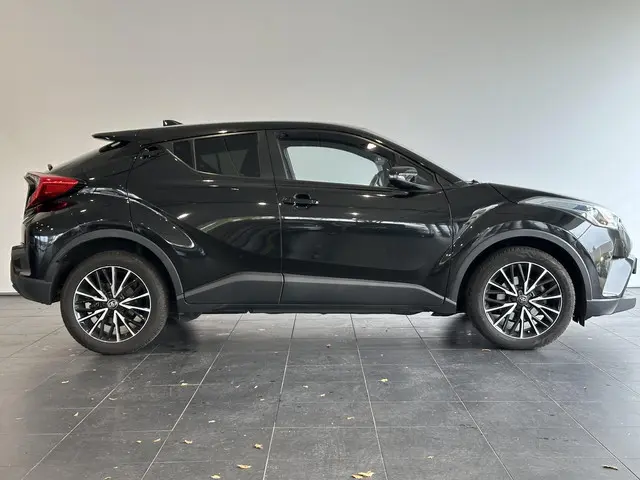 Toyota C-HR 1.2 Urban 2018 Benzine 17