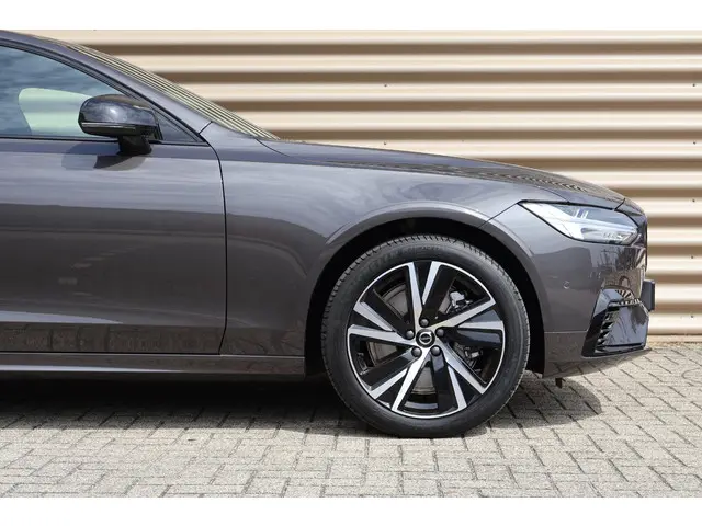 Volvo S90 T8 AWD Ultimate Dark 2024 Hybride Benzine 24