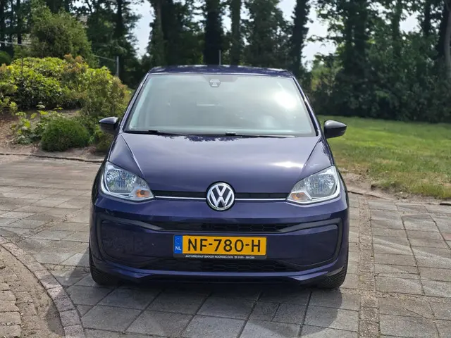 Volkswagen up! 1.0 BMT move up! 2017 Benzine 2