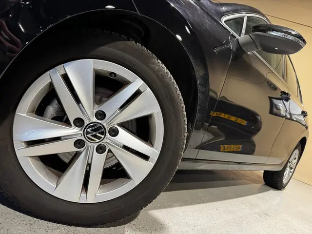 Volkswagen Golf 1.0 TSI Life Business 2023 Benzine 11